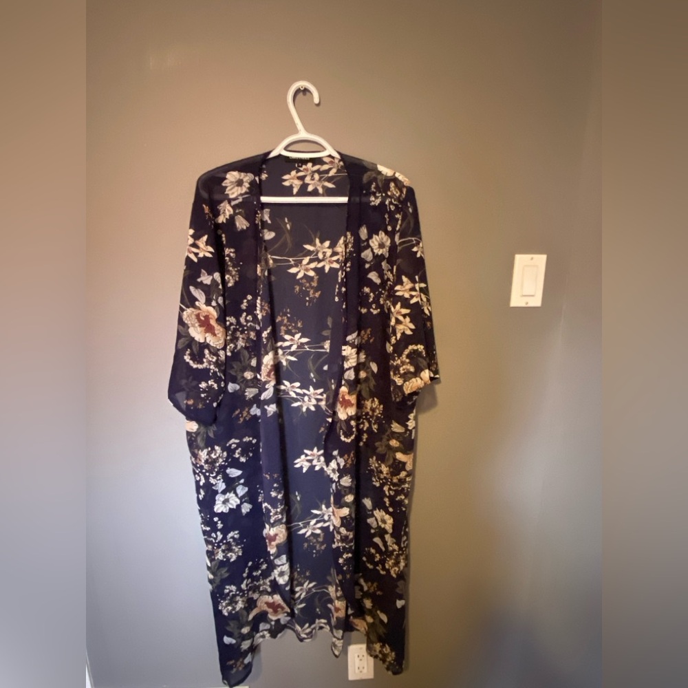 Beautiful Floral Navy top type «  Kimono »- very Light- and ideal for summer